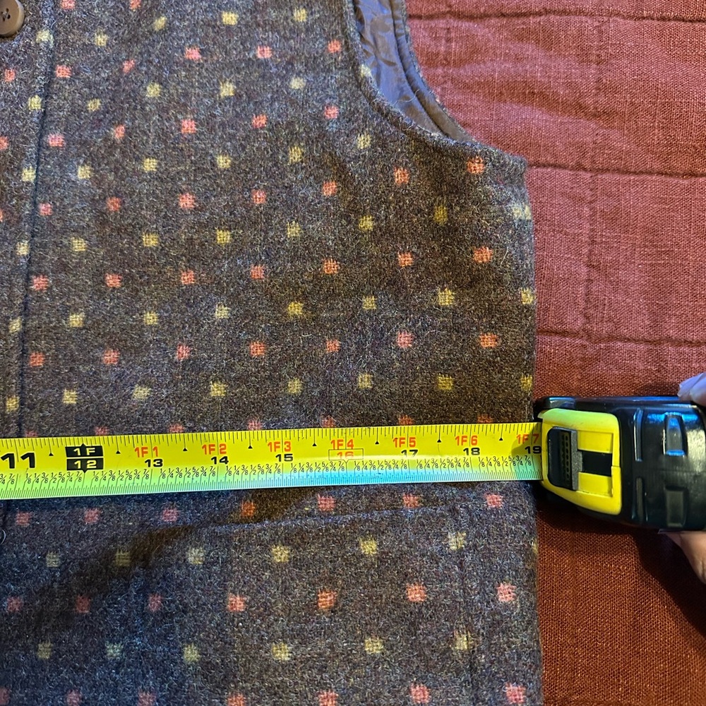 Land Ends 100% Wool Sweater Vest Plaid - Picture 7 of 10